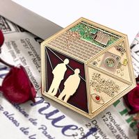 Badges en émail souple personnalisés décorés sur le thème du drama, vente en gros