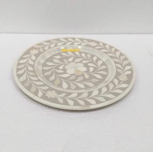 Plato de Madera con Diseño Floral Rosa y Nácar |   Plato de Servir Decorativo para Eid Ramadán, Plato de Cena Artesanal Árabe - Product Image 2
