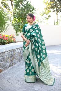 Le grand sari ou chemisier en tissu de soie Tussar Kanjivaram indien de l'usine, multicolore - Product Image 5