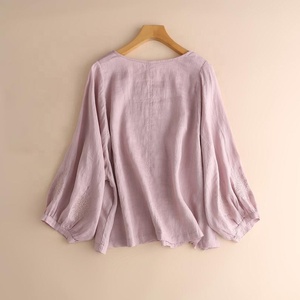 T-shirt en lin rose bohème pour femme, coupe décontractée et ample, tissé uni, manches longues et col en V, pour l'été - Product Image 2