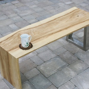 Mobilier moderne de style unique Table basse solide en bois à bord vif avec centre de table en bois et métal - Product Image 1