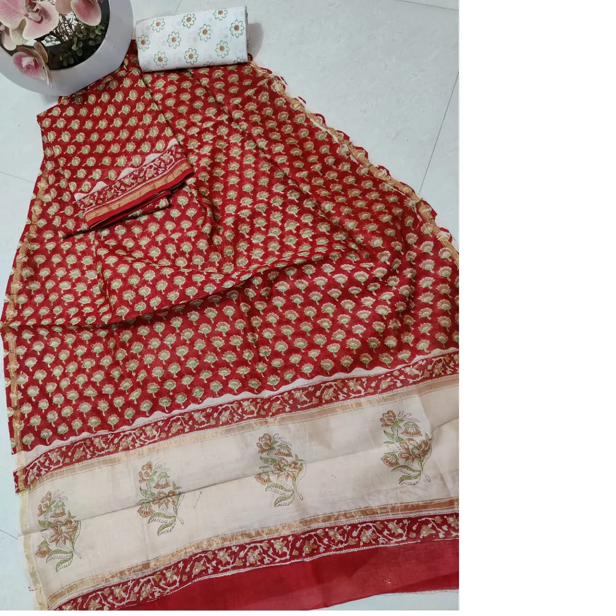 Custom Made Houten Katoen Blok Bedrukte Stoffen In Rode Kleur Met Bloemen Prints Geschikt Voor Thuis Textiel En Vrouwen dragen