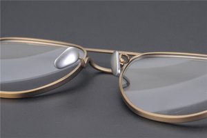 Lunettes optiques de style ODM de qualité supérieure, fabriquées à la main au Japon, en titane couleur or mat 24 carats, double pont, très demandées - Product Image 6