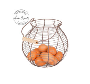 Panier à oeufs en fil métallique rustique avec manche en bois Stockage durable élégant pour l'utilisation de décor de ferme de comptoir de cuisine - Product Image 1