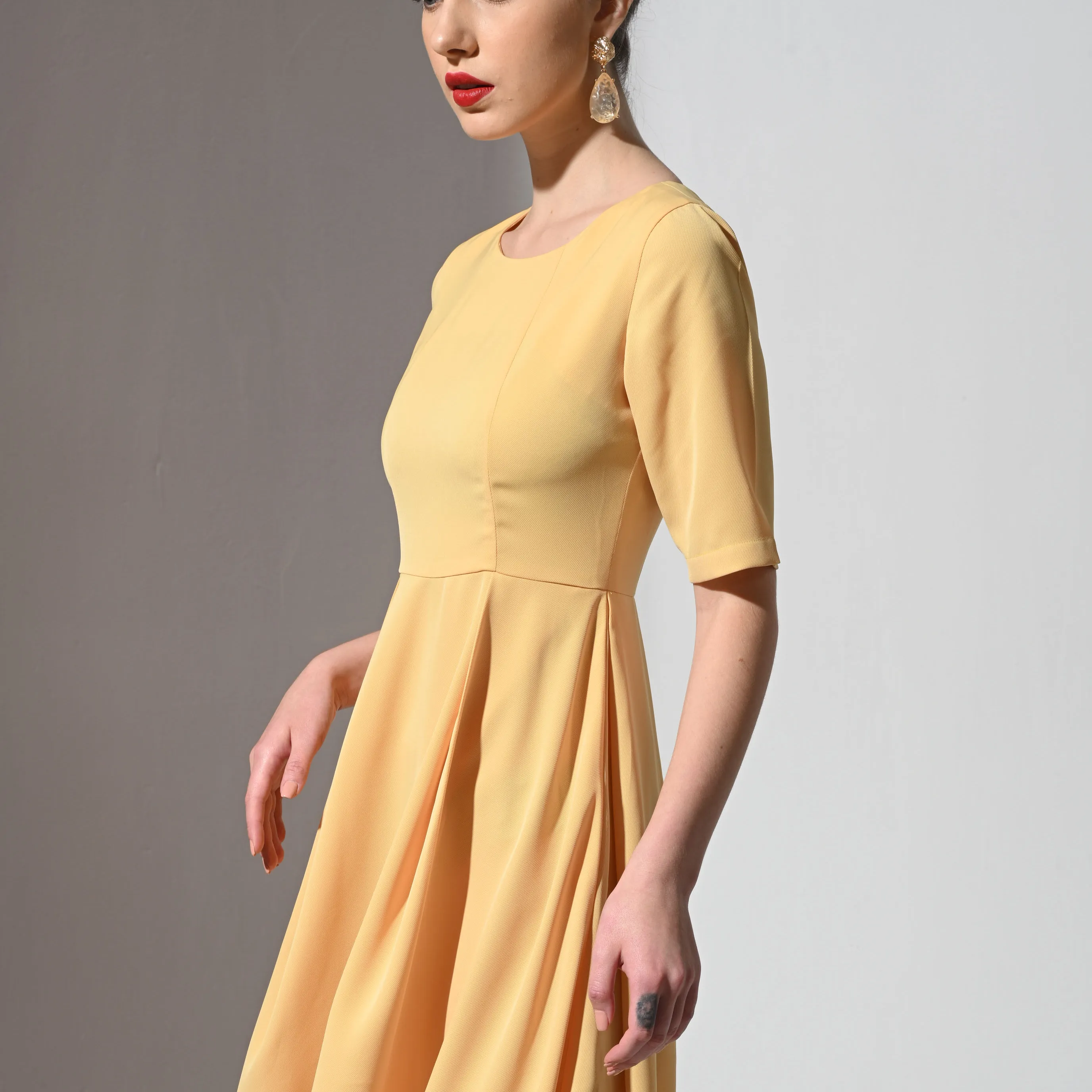 Wholesale Women's Fashion Luxury Casual O-neck Yellow Dresses Women's Business Clothes