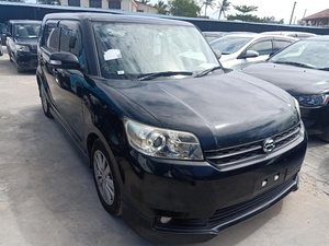 2012 Toyota Corolla Rumion Hatchback Caja de cambios manual Conducción a la derecha Asientos de tela interior oscuro AWD ACC Crucero Gasolina Gas Combustible - Product Image 2