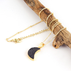 Collar de media luna de azúcar negro, colgante de oro galvanizado, cadena de cuentas, regalo de San Valentín para ella - Product Image 5