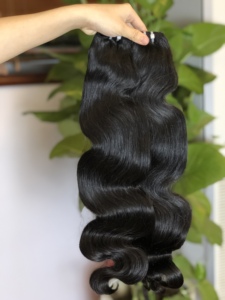 Cheveux ondulés à l'eau H2 trame cheveux non transformés couleur naturelle cheveux humains très lisses haute qualité dans les extensions de cheveux - Product Image 3