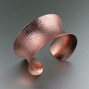 Brazalete de latón de mariposa clásico chapado en oro antiguo para mujer de último diseño - Product Image 3