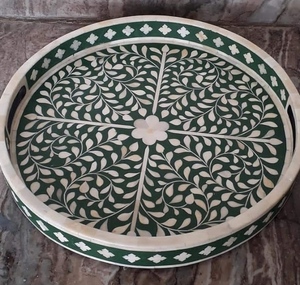 Elegante bandeja de servicio de madera hecha a mano con diseño de incrustaciones de mármol y hueso superventas para uso doméstico y en restaurantes - Product Image 3