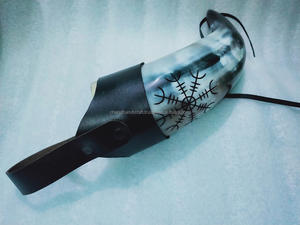 Cuerno para Beber 100% Natural con Soporte de Cuero y Grabado a Mano / Cuerno Vikingo - Product Image 3