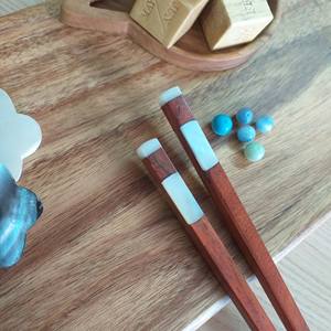 Palillos de madera con cabezas de concha de perla madre - Product Image 3