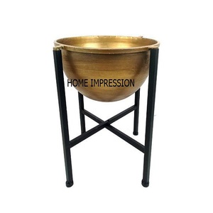 Jardinière ronde de luxe moderne pour l'extérieur jardinière design en métal faite à la main jardinières indiennes support grand accessoires de décoration de jardin - Product Image 1
