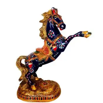 Artesanato de cavalo de metal, artesanato minakari de diversos tamanhos, formatos e padrões, melhores estatuetas de desenhos na índia