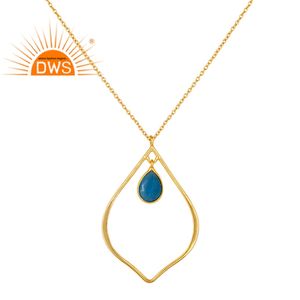 Collar de plata chapado en oro de 18 quilates de diseño tradicional Colgante de piedras preciosas de Calcedonia azul Joyería Colección clásica - Product Image 1