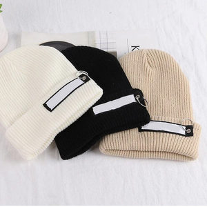 Fabricación de gorros al aire libre Gorros de la mejor calidad Logotipo personalizado y bordado Colores únicos para hombres y mujeres en todos los tamaños - Product Image 4