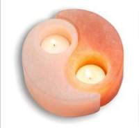 Lampe au sel de l'Himalaya artisanale naturelle de style Feng Shui avec panier en coquillage sculpté au sel rose et bougie votive avec panier à fleurs