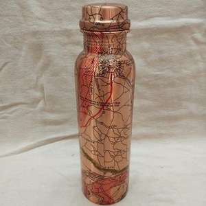 Botella de Agua Sellada de Latón con Sistema Roll-On y Acabado Decorativo - Product Image 3