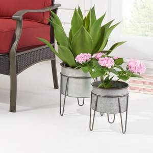 Jardinera rústica de hierro galvanizado, maceta de metal con soporte para su jardín interior/exterior - Product Image 1