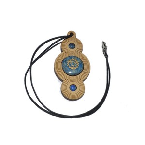 Colgantes de madera grabados de Chakra de la garganta a bajo precio | Colgantes de madera grabados de Chakra de la garganta en línea Artesanía de piedra semipreciosa - Product Image 1