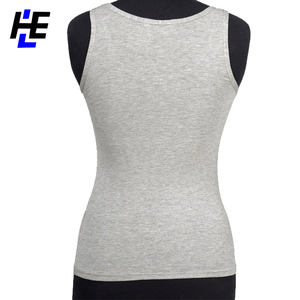 Débardeur en tricot à col rond pour femmes de style sans effort avec logo sur le devant pour des vêtements décontractés et actifs - Product Image 2