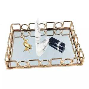 Art de fer doré plateau en verre - Product Image 1