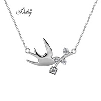Pendentif oiseau colombe flambée Daisini orné de cristaux Swarovski Collier plaqué or blanc 18 carats de haute qualité
