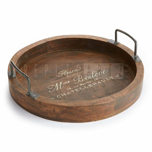 Plateau de service rond en bois rustique avec poignées en métal, table basse décorative |   Collection d'objets décoratifs de style farmhouse pour la maison - Product Image 2