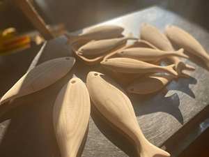 Producto más vendido de Vietnam hecho en Vietnam diseño colorido pez de madera sin pintar decoración del hogar // - Product Image 4