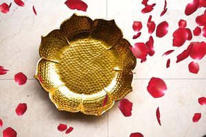 ชามทองเหลืองสำหรับตกแต่งงานแต่งงาน ของขวัญต้อนรับ กลีบกุหลาบลอยน้ำ ของตกแต่งโต๊ะหรูหรา สีทอง ที่วางเทียน - Product Image 6