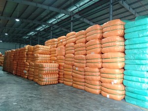 เส้นใยสังเคราะห์รีไซเคิล วิโกฮาซาน ได้รับการรับรองมาตรฐาน ISO ปราศจากซิลิโคน สีขาว เกรดโพลีเอสเตอร์แบบสแตปเปิล สำหรับการปั่นเส้นใยแบบกลวง - Product Image 6