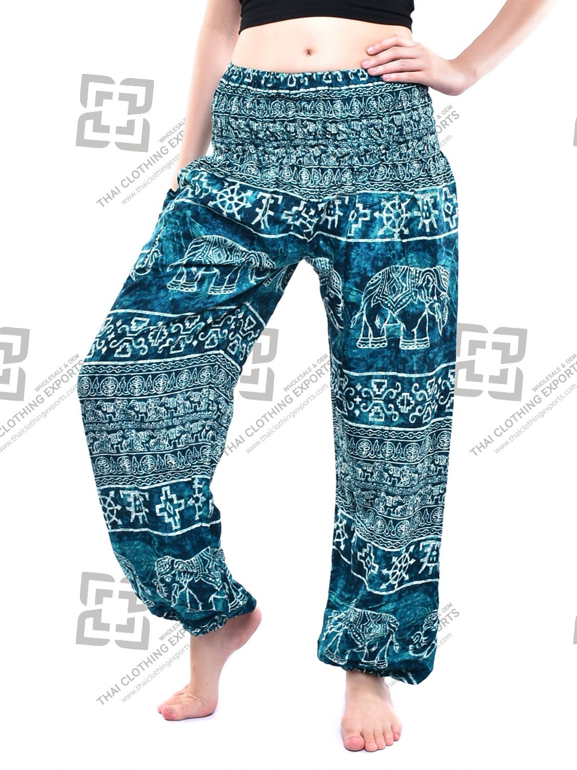 มีสีเขียวขุ่น