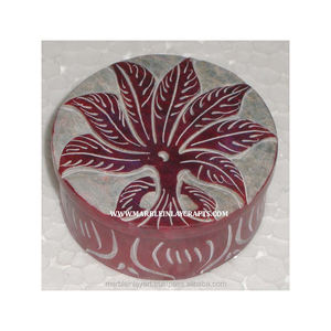 Belle boîte à bijoux en pierre de savon de styliste - Product Image 1