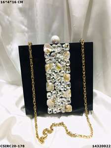 Sacs de soirée en résine faits à la main par des designers internationaux Craftstages pour femmes, élégantes pochettes de mariée fabriquées en Inde - Product Image 5