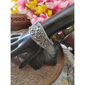 Brazalete Abrible de Diseño Indio de Moda Occidental, Estilo Plateado, Hecho a Mano, para Chicas y Mujeres - Product Image 3