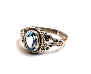 แหวนเงินประดับพลอยบลูโทปาซทรงเบเซล แหวนพลอยธรรมชาติ - Product Image 4