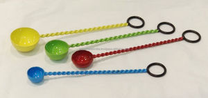 Juego de calidad superior de 4 cucharas medidoras de metal en mango de diseño multicolor perfecto para utensilios de cocina accesorio superior tamaño personalizado - Product Image 2