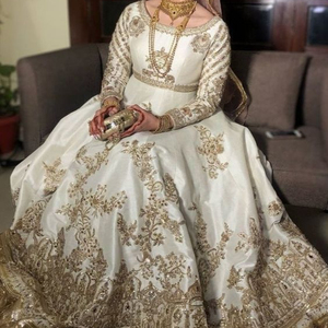 2021 robe de mariée stylisée à la mode élégante robe de mariée en soie longueur au sol avec perles de verre en cristal embellies pierre Resham travail - Product Image 1