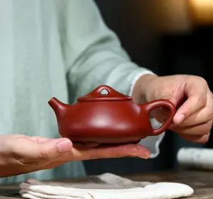 Yixing conjunto de chá zisha artesanal, bule de argila roxa artesanal de estilo chinês tradicional kungfu para presente de natal