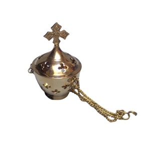 Kalavastu Brûleur d'encens à charbon de bois sculpté en laiton suspendu et encensoir Lobandan Décoration d'intérieur toutes saisons avec chaîne - Product Image 6