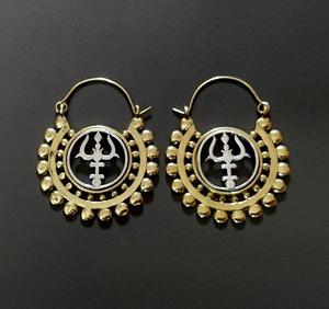 Pendientes de aro estilo Tribal para mujer, aretes de dos tonos, de latón, plateado, con símbolo Om - Product Image 1