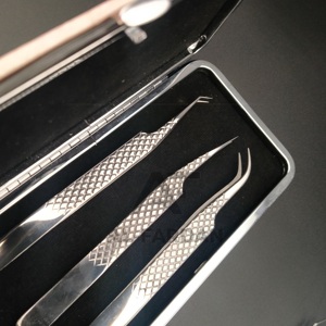 Pince à cils en acier inoxydable durable à prise diamantée, coudée à 45 degrés, pour extensions de cils - Prix de gros - Product Image 2