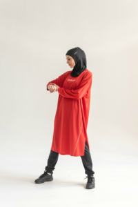 เสื้อแบรนด์แฟชั่นพร้อมระบบหายใจขนาดเล็กสำหรับกีฬาที่ใช้งานแฟชั่นสไตล์อิสลามเจียมเนื้อเจียมตัว - Product Image 2