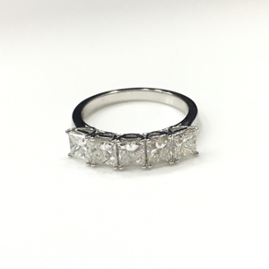 Gorgeous Five Stones Real Natural Princess Cut Diamond Eternity Band Ring Prong Set en oro blanco de 14K para el uso diario de las mujeres - Product Image 1