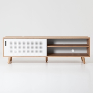 Mueble de TV Moderno Minimalista de Madera Maciza con Estante de Ratán para el Hogar - Product Image 1