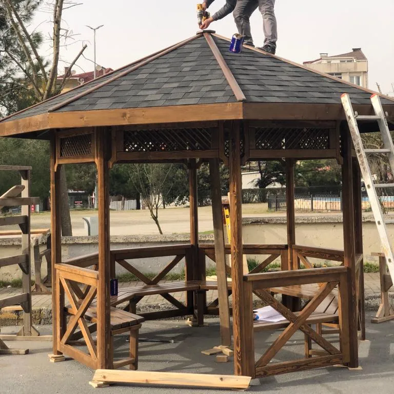 Gazebos extérieurs octogonaux de haute qualité de pin ou de hêtre avec toit ayant une longue durée de vie fabriqués en Turkiye installation écologique