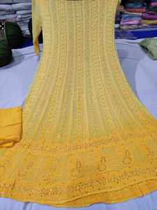 Robe traditionnelle Chikanwork Anarkali avec un travail manuel fin et une broderie Chikankari exquise pour les mariages et les fêtes - Product Image 3