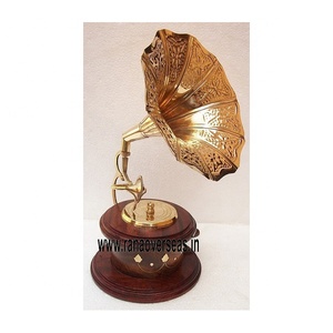 Gramophone en bois antique haut de gamme européen avec base ronde pour restaurant, hôtel et maison - Product Image 1