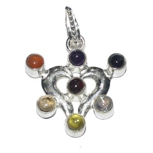 Colgante de corazón de siete Chakras de alta calidad, piedra preciosa de ágata tallada a la venta - Product Image 1