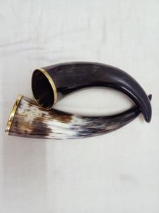 เขาควายแกะสลักลายเทวดาแบบสั่งทำพิเศษ เป็นมิตรกับสิ่งแวดล้อม พร้อมขอบทองเหลือง สำหรับอุปกรณ์ไวกิ้ง - Product Image 2